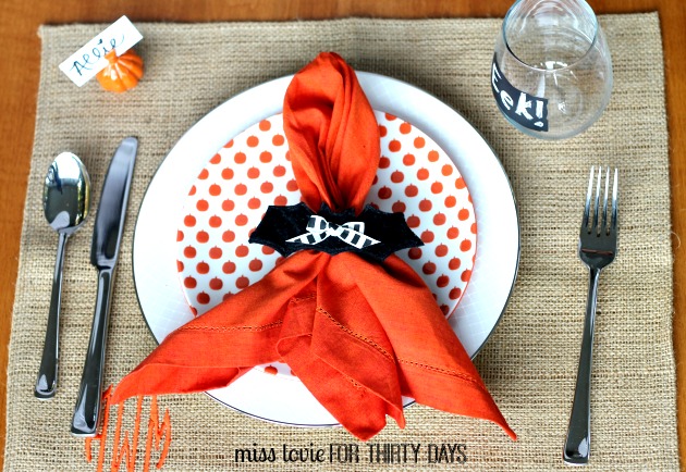 15 Bat Napkin Rings for A Halloween Dinner Party