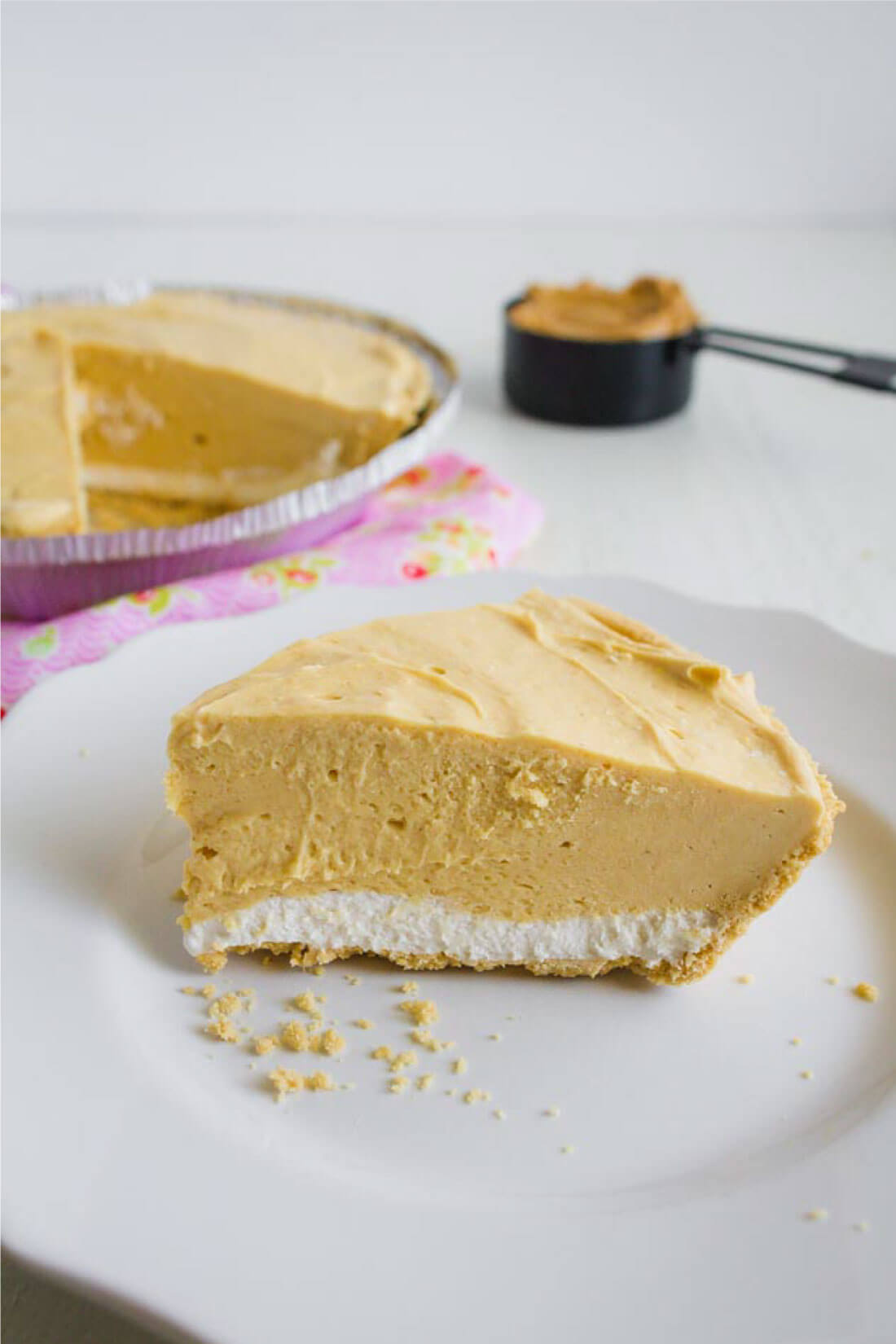 Frozen Peanut Butter Pie - this is a tasty treat for summer! www.thirtyhandmadedays.com