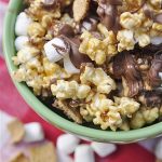 S'mores Caramel Popcorn - so delicious and simple to make. via thirtyhandmadedays.com