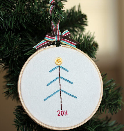 Learn to chain stitch - make this cute Christmas ornament. via www.thirtyhandmadedays.com