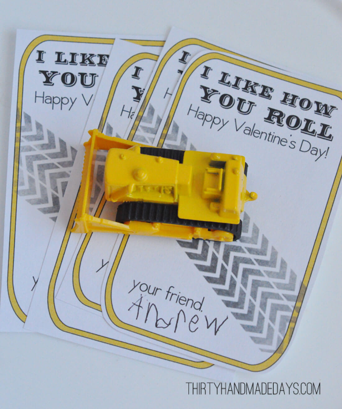 Printable Valentines Day Ideas - this "I like how you roll" is perfect for boys! www.thirtyhandmadedays.com