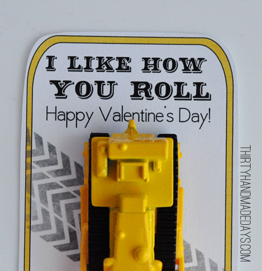 Printable Valentines Day Ideas - this "I like how you roll" is perfect for boys! via www.thirtyhandmadedays.com