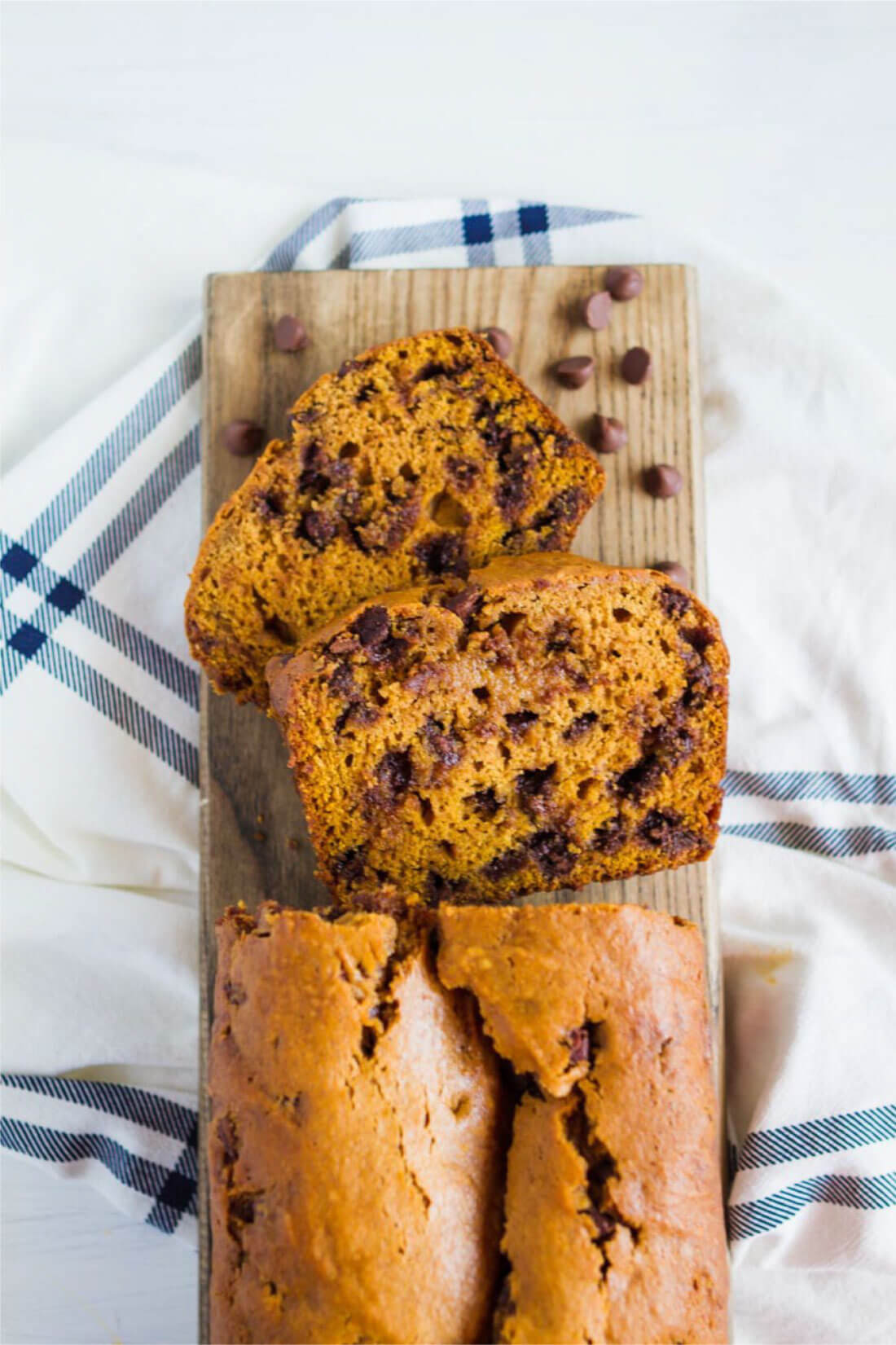 Chocolate Chip Pumpkin Bread- an easy quick bread recipe that is perfectly fall. www.thirtyhandmadedays.com 