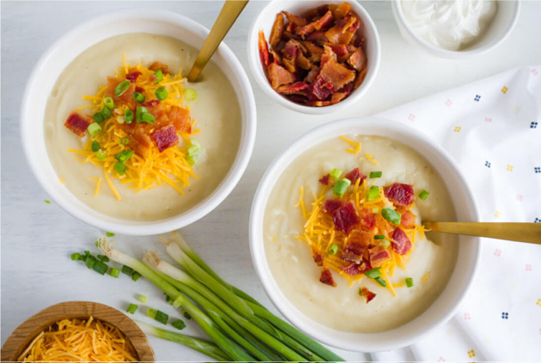 Slow Cooker Baked Potato Soup - perfect main dish recipe for a chilly day! www.thirtyhandmadedays.com
