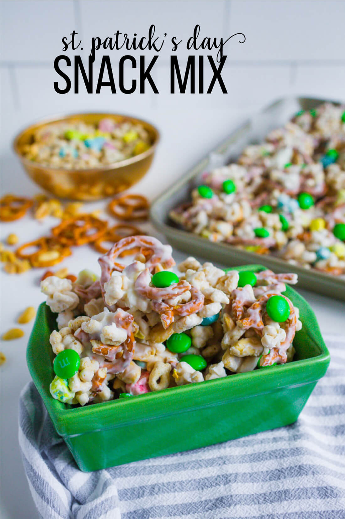 St Patrick's Day Food - Make this easy snack mix to celebrate the holiday. www.thirtyhandmadedays.com