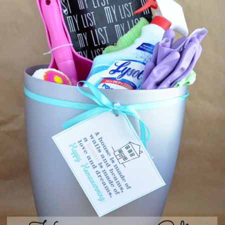 Housewarming Gift: Cleaning Bucket with Printable www.thirtyhandmadedays.com