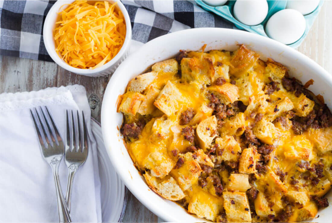 Overnight Breakfast Casserole - make this breakfast recipe ahead of time and pop it in the oven on the morning of. SO good! 