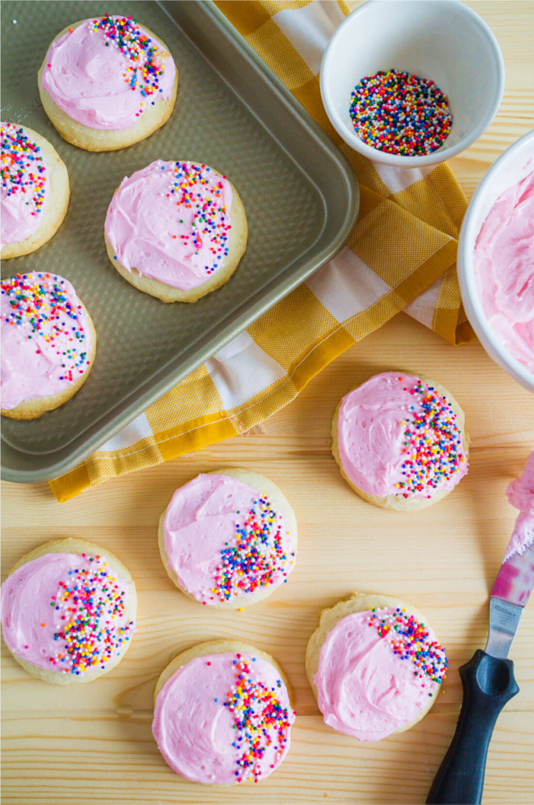 Easy to make sugar cookies that don't require refrigeration. Mmmm mmmm good! www.thirtyhandmadedays.com