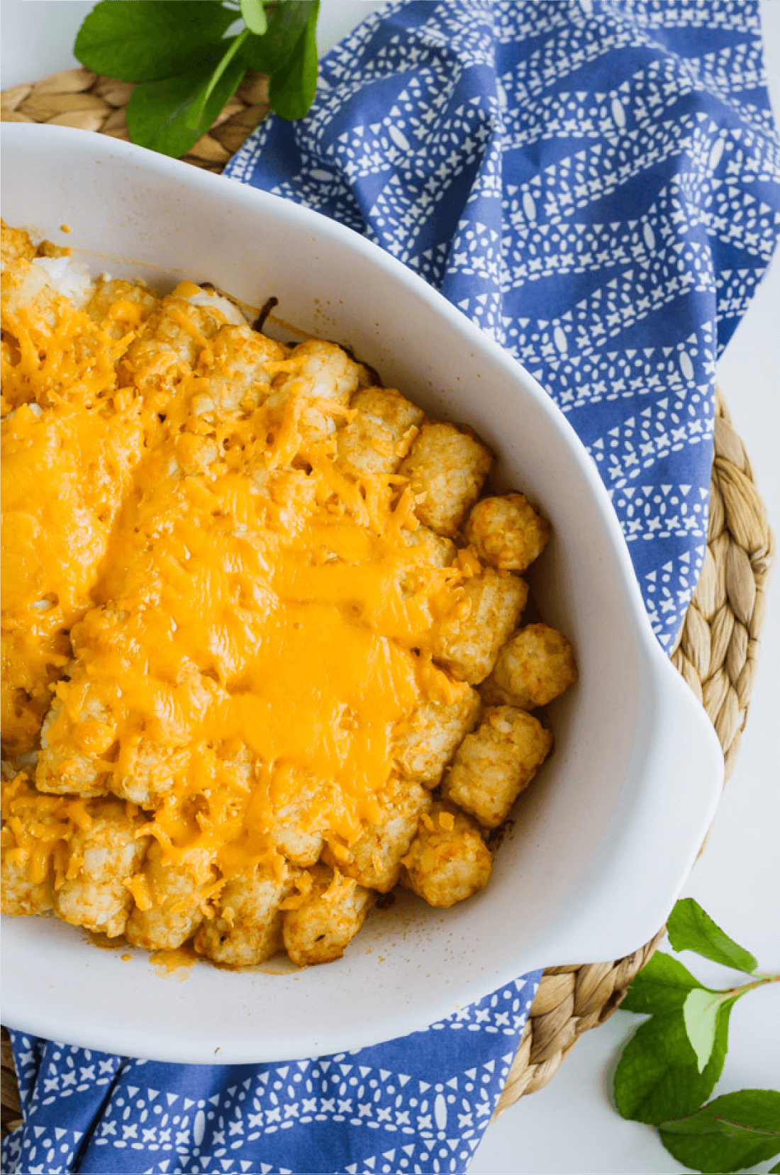 Easy dinner recipes for family - try out this tater tot casserole!