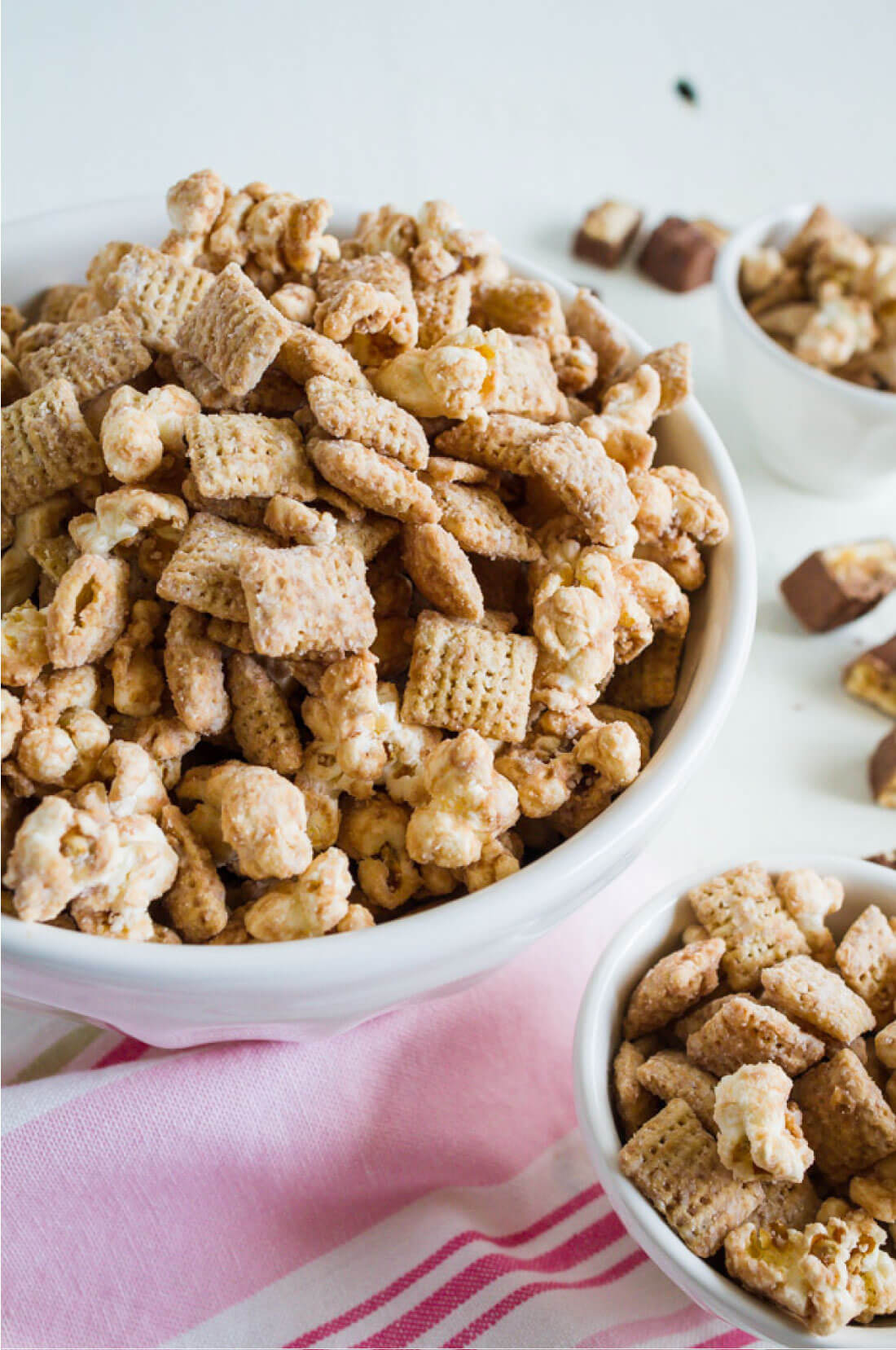 Movie Theater Puppy Chow - a yummy snack that you can use leftover Halloween candy on. from www.thirtyhandmadedays.com