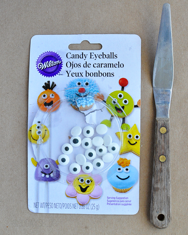 Halloween Food Ideas supplies- googly eyes and spatula www.thirtyhandmadedays.com