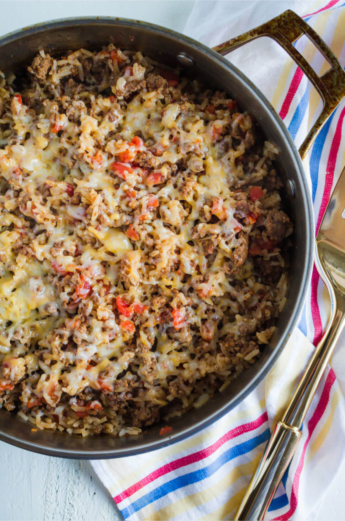 Easy dinner ideas - my favorite type! Make this Porcupines in a Skillet and everyone in your family will be happy. One pan meals are the best. 