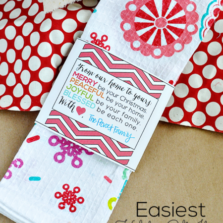 The easiest holiday gift idea ever with printables from www.thirtyhandmadedays.com