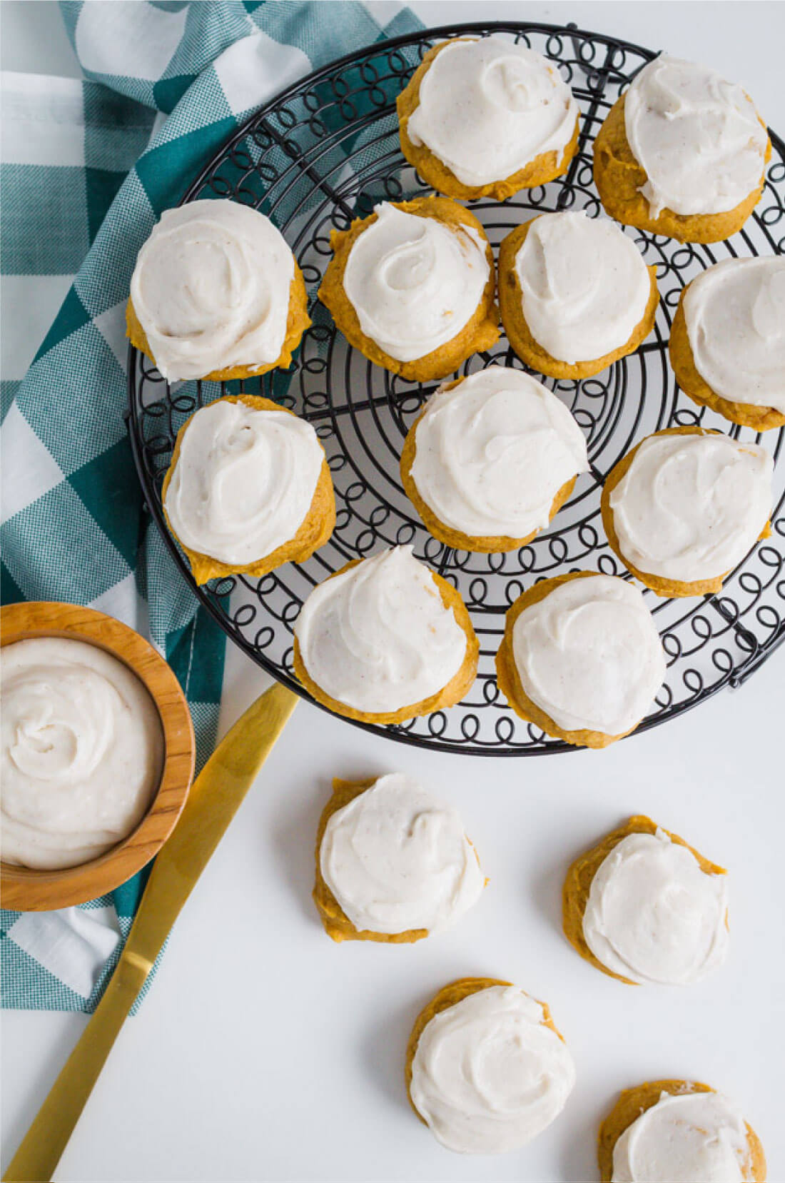 Frosted Pumpkin Cookies - make this amazing pumpkin recipe with cinnamon for the fall!