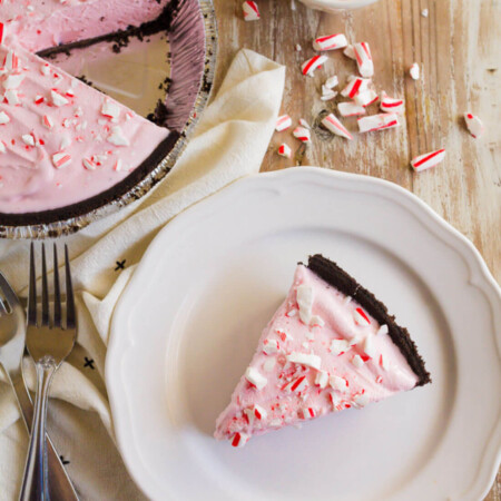 3 Ingredient Frozen Peppermint Pie - you only need a few things to make this amazing pie! So good for winter from www.thirtyhandmadedays.com
