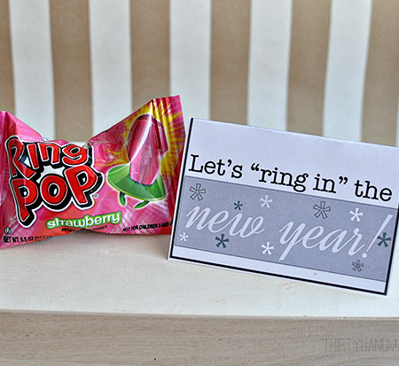 Let's "ring in" the new year - fun printable gift card holder from www.thirtyhandmadedays.com
