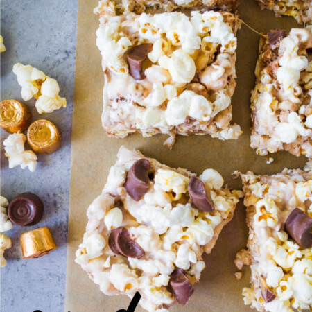 With a handful of ingredients and under ten minutes you get these amazing Candy Popcorn Treats with Rolos. www.thirtyhandmadedays.com