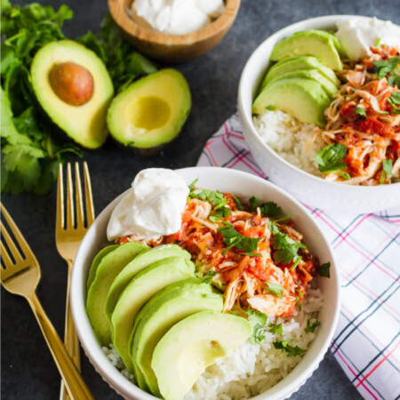 Crockpot Chicken Tinga - an easy to make slow cooker main dish! www.thirtyhandmadedays.com