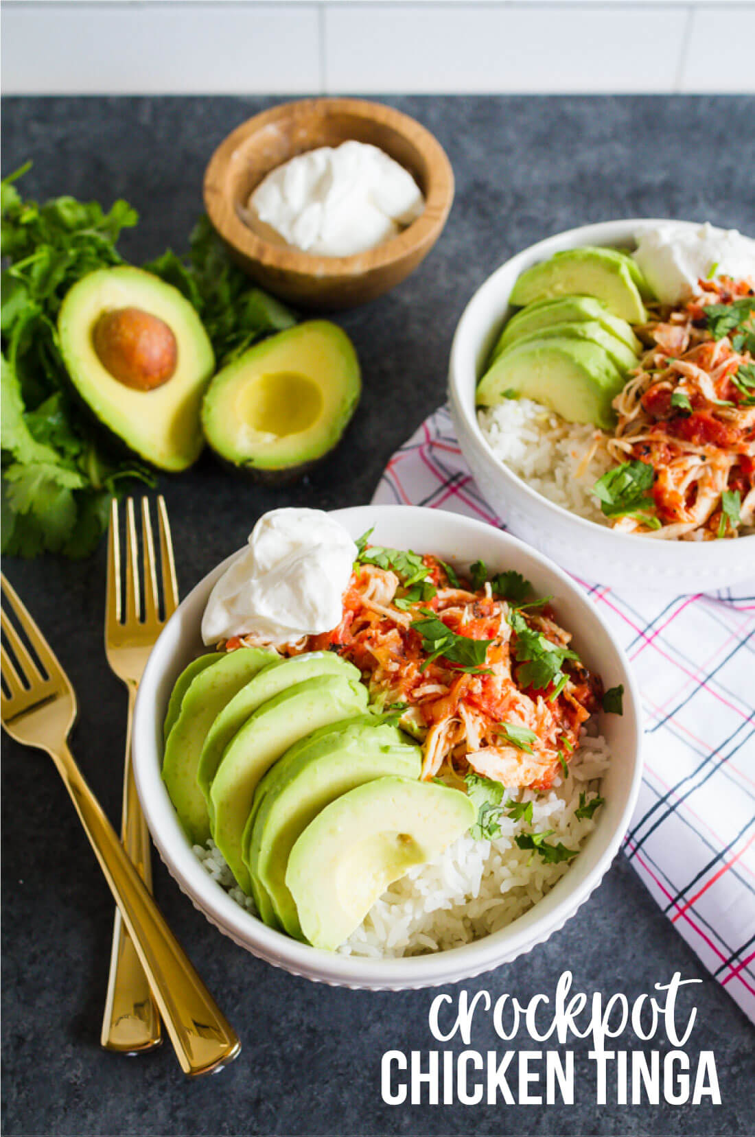 Crockpot Chicken Tinga - an easy to make slow cooker main dish! www.thirtyhandmadedays.com