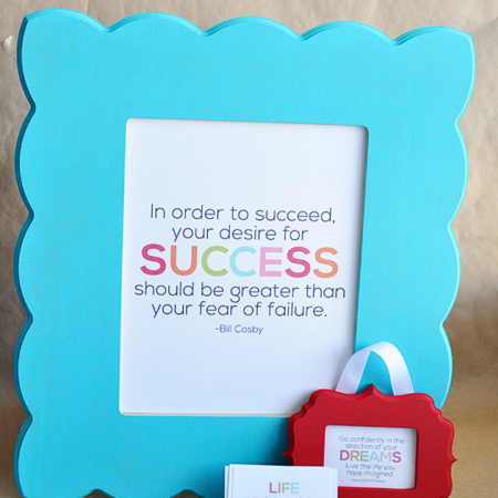 Super cute and easy gift idea- Printable Interchangeable Quotes with cute frame from Cut It Out www.thirtyhandmadedays.com