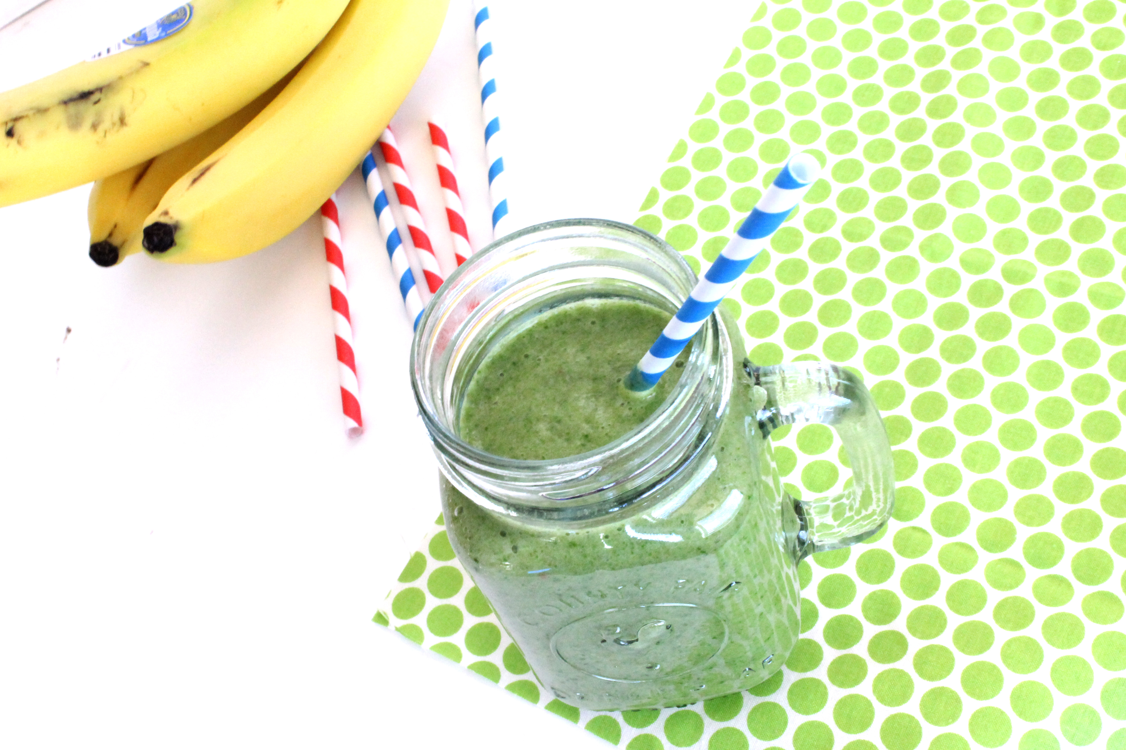 Easy & delicious green smoothie! | Thirty Handmade Days 