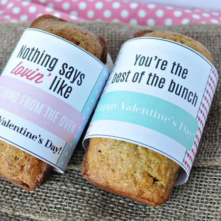 Fun & cute last minute gift idea- make this printable bread wrapper to go with your favorite bread for someone you care about www.thirtyhandmadedays.com