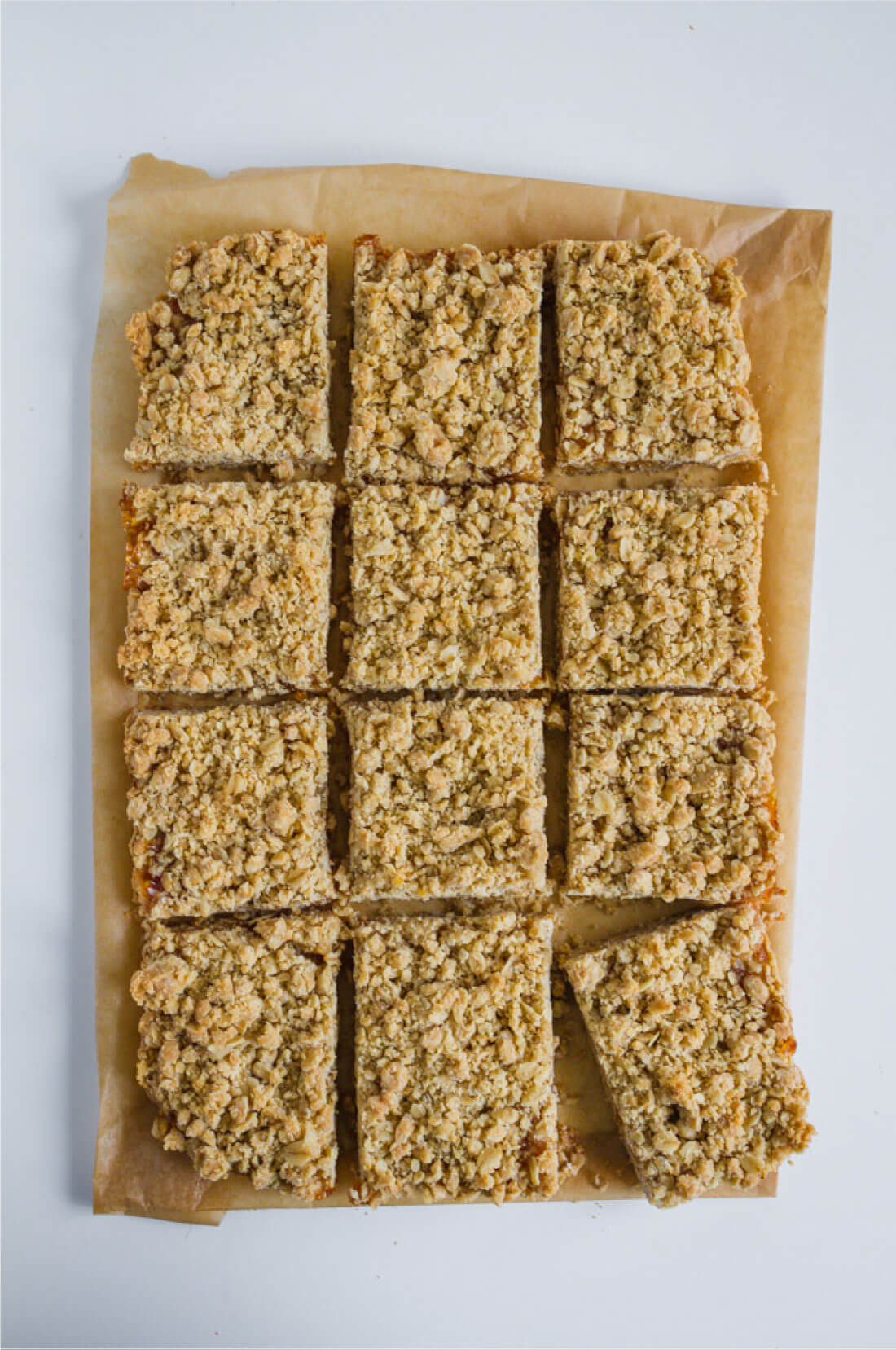 Apricot Crumb Bars - simple to make and oh so tasty www.thirtyhandmadedays.com