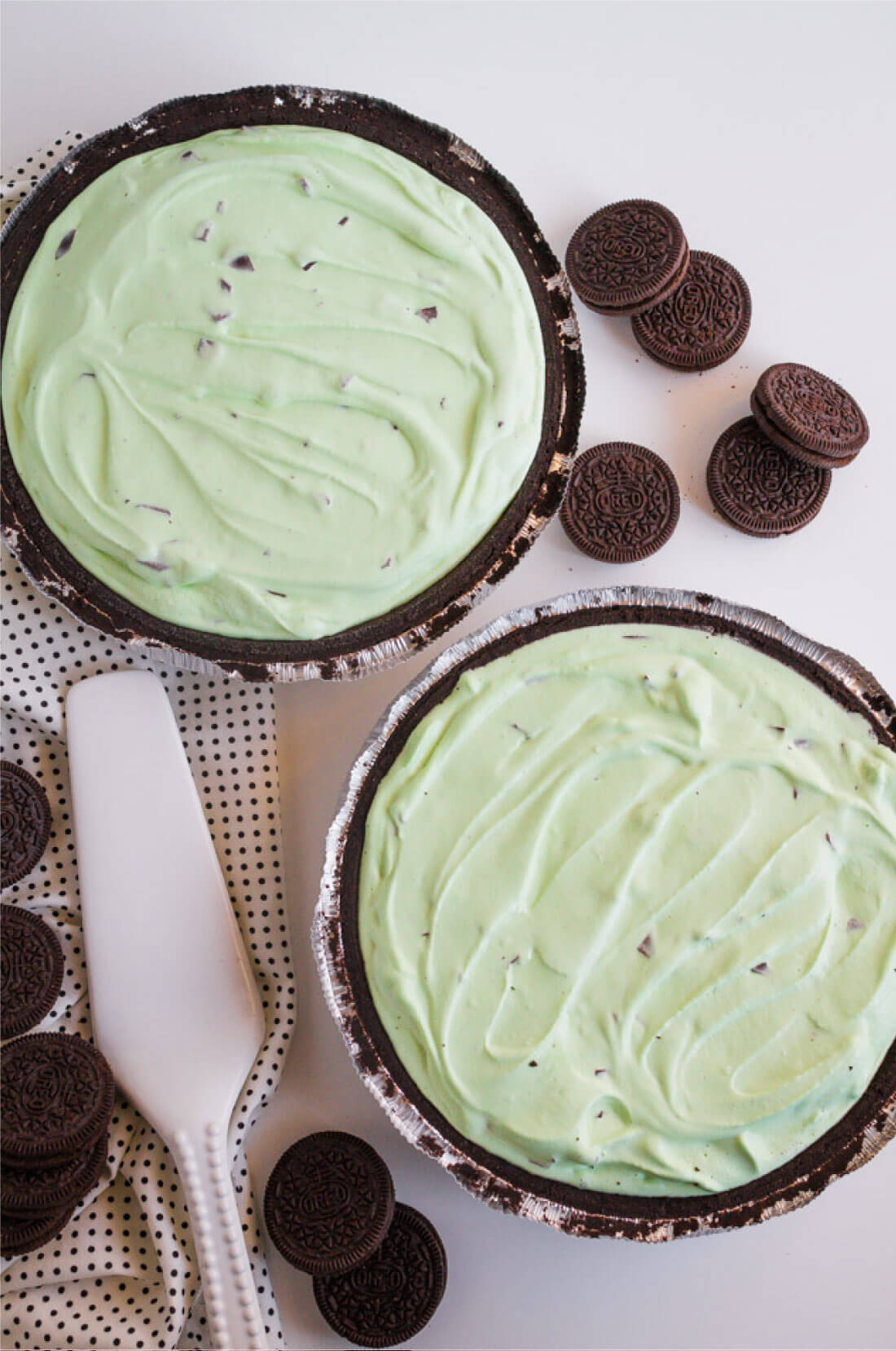 Frozen Mint Chocolate Chip Pie - using only 3 ingredients. from www.thirtyhandmadedays.com