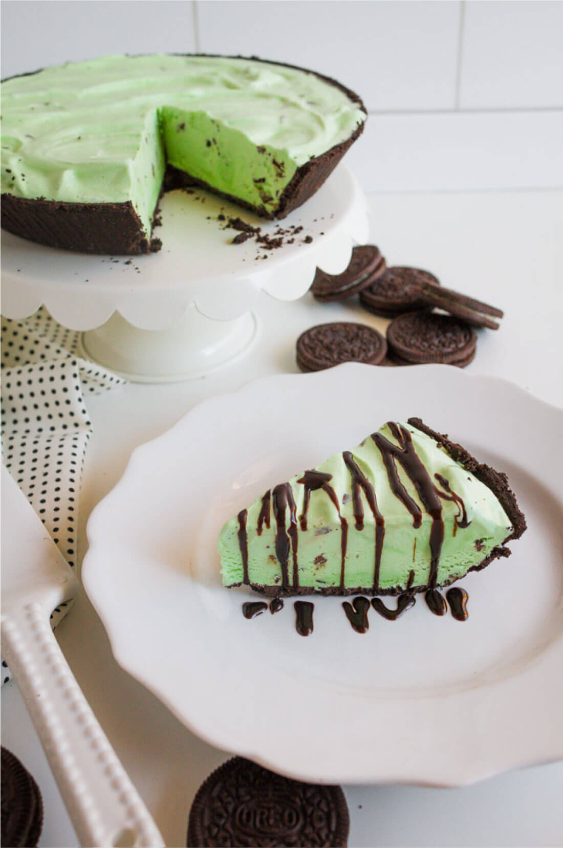 Frozen Mint Chocolate Chip Pie - using only 3 ingredients. www.thirtyhandmadedays.com