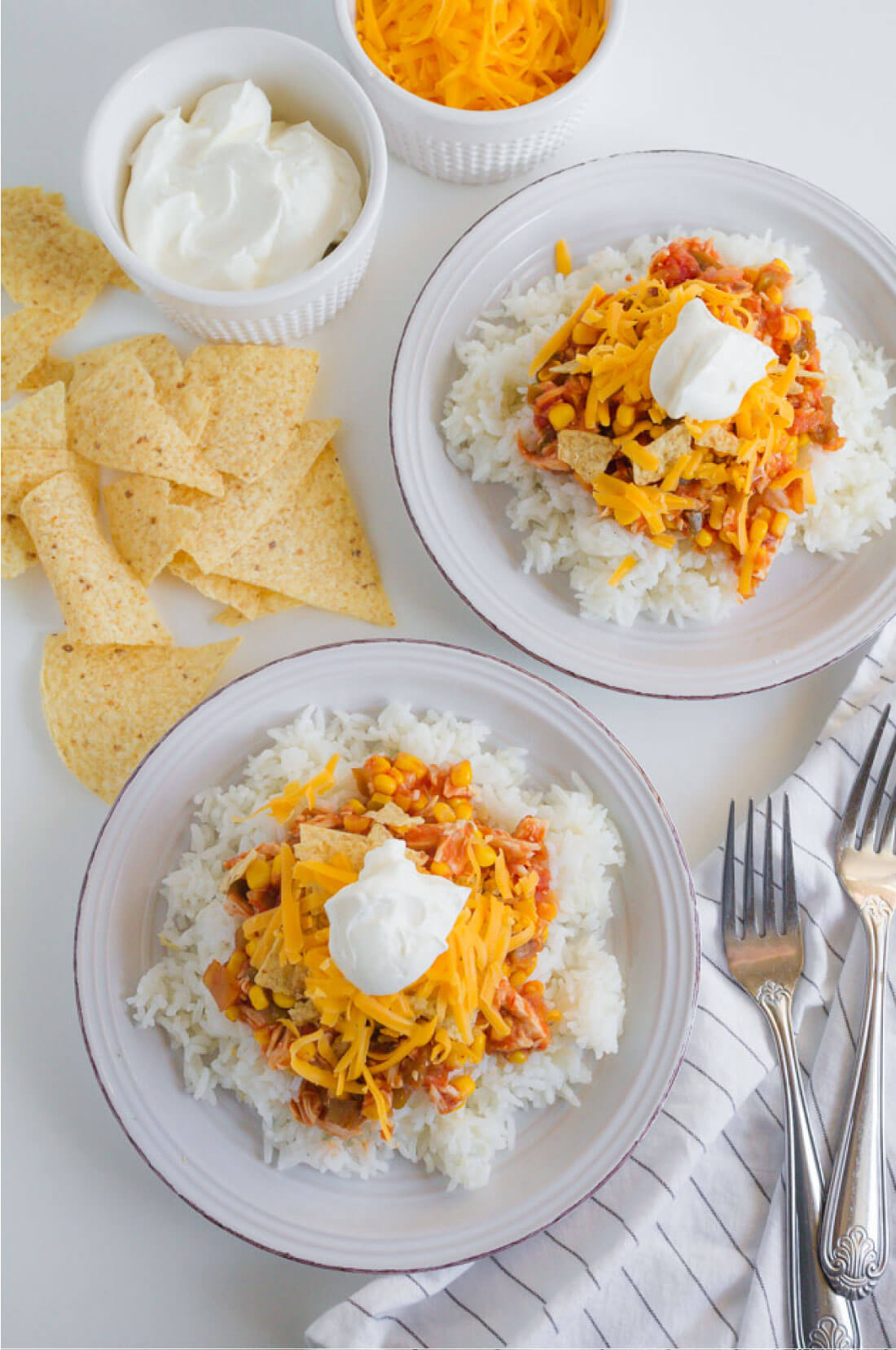 Slow Cooker Chicken Tex Mex - simple crockpot recipe that the whole family will love! via www.thirtyhandmadedays.com