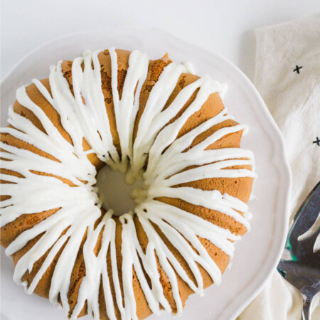 Pistachio Cake with Cream Cheese Glaze - a fun cake recipe for spring. from www.thirtyhandmadedays.com