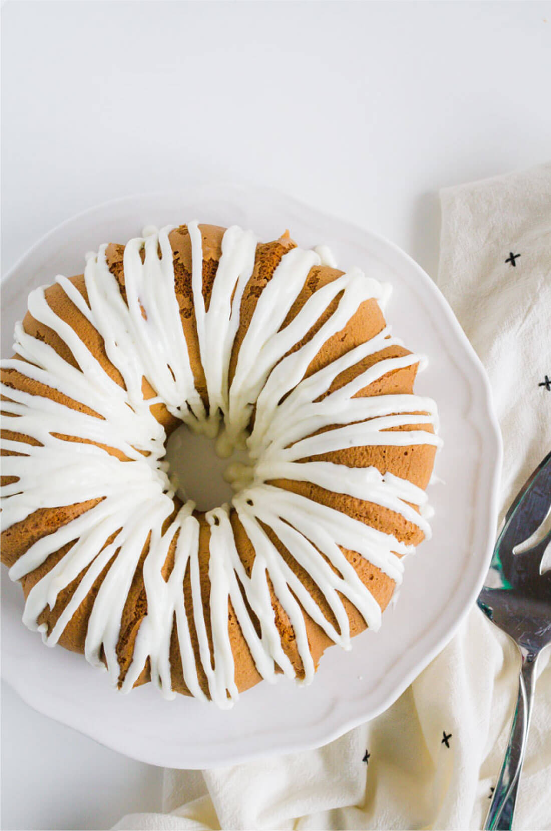 Pistachio Cake with Cream Cheese Glaze - a fun cake recipe for spring. from www.thirtyhandmadedays.com