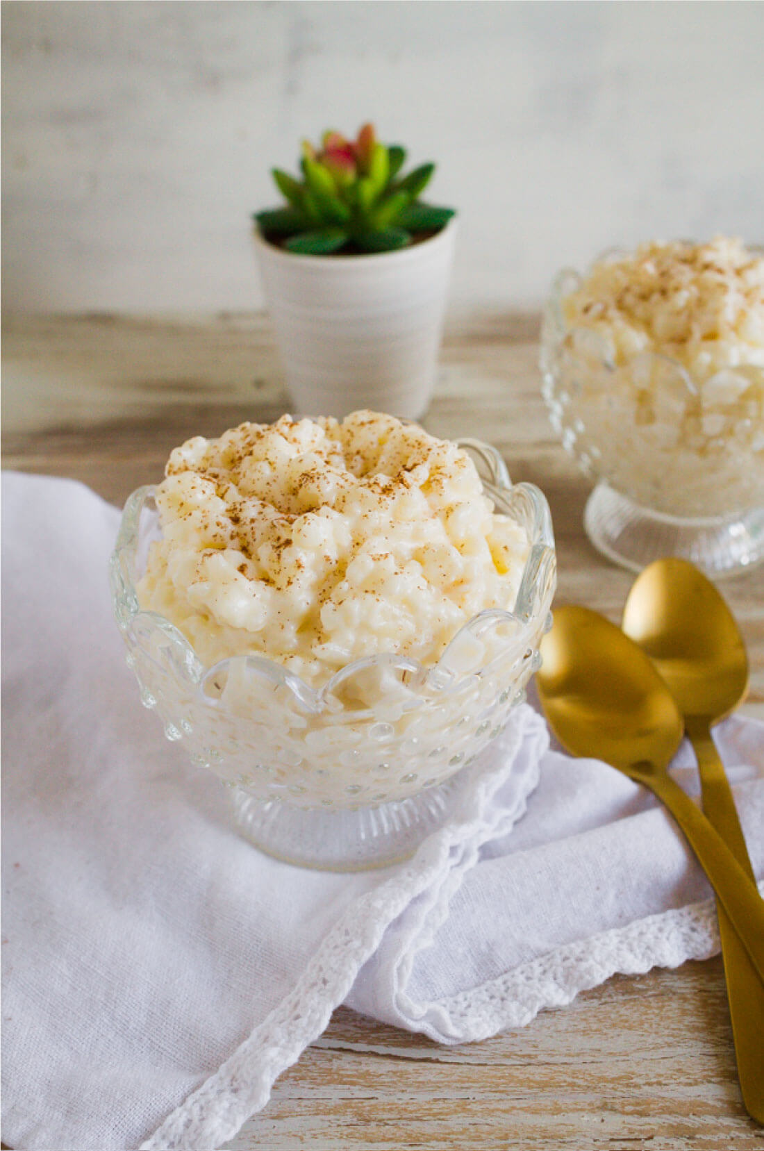 4 Ingredient Rice Cooker Rice Pudding - it's so easy to make and tastes so good! via thirtyhandmadedays.com