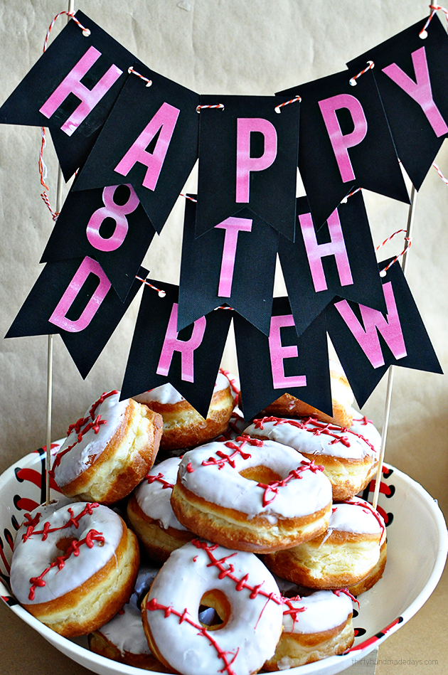 Make your own baseball donuts- so cute and easy to make.  Perfect for snack, team party or birthday party!  Plus a cute birthday banner.  