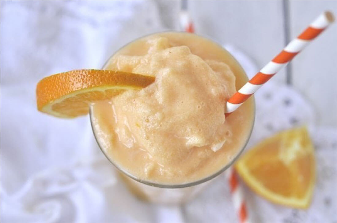 Creamy Orange Frappe - the perfect drink for a hot summer day! via www.thirtyhandmadedays.com