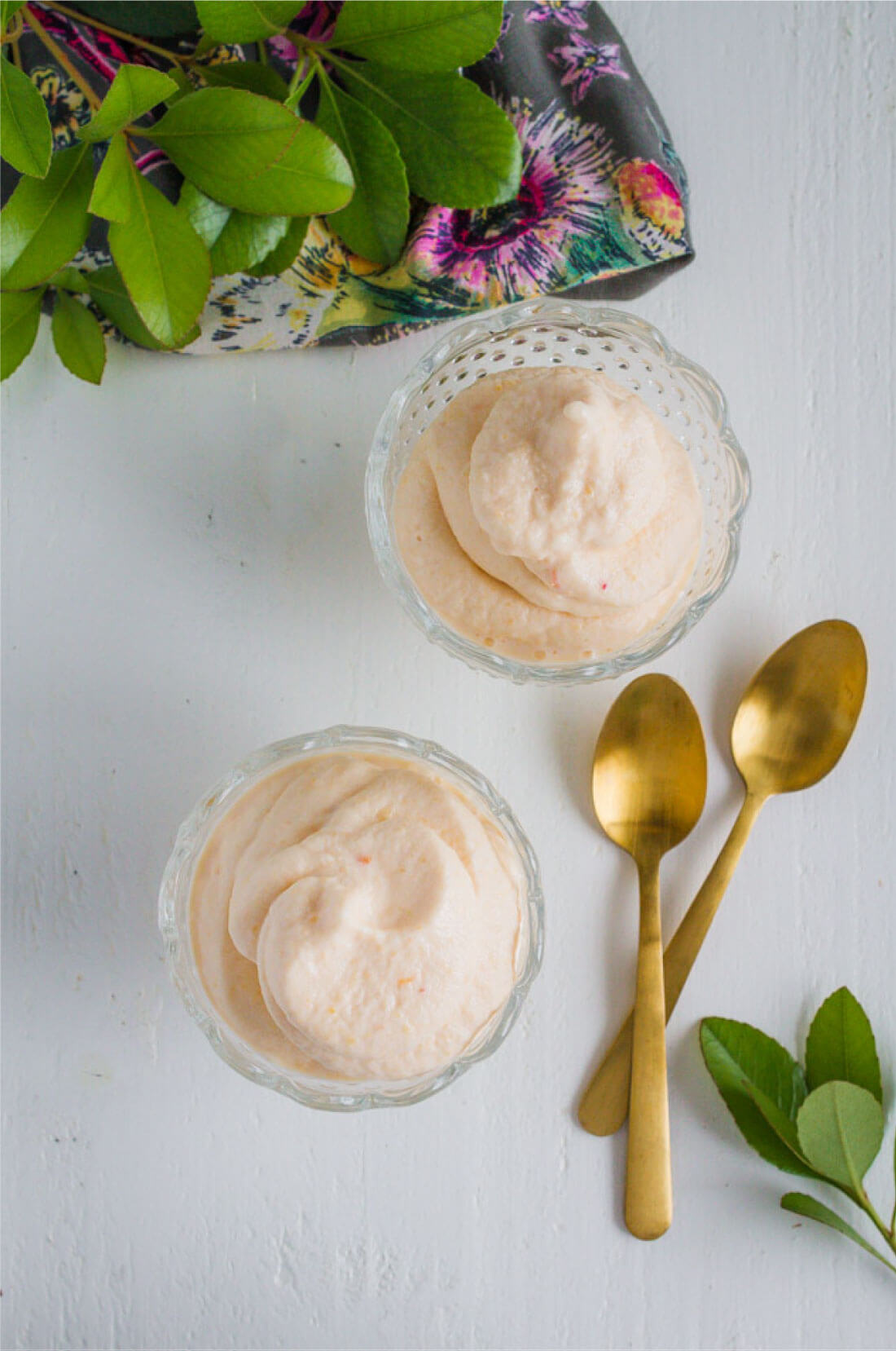 Peach Frozen Yogurt Recipe - whip up this dessert and cool off. www.thirtyhandmadedays.com