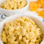 Slow Cooker Macaroni and Cheese Recipe - make this amazing mac and cheese recipe in the crockpot! via www.thirtyhandmadedays.com