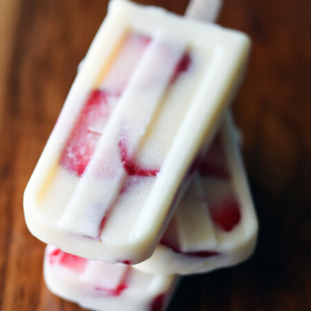 Strawberry Cheesecake Pudding Pops- the perfect summer treat!