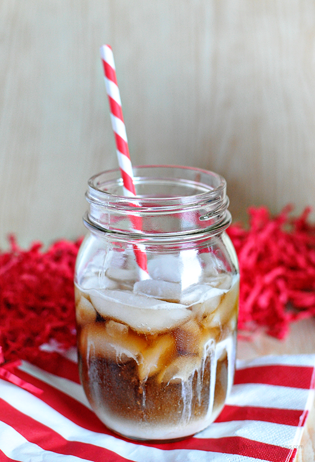 How to make a root beer float using only 2 ingredients (and one isn't ice cream!).  www.thirtyhandmadedays.com 