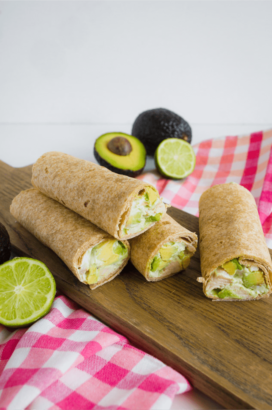 Avocado Chicken Wraps - a great alternative healthy dinner recipes www.thirtyhandmadedays.com