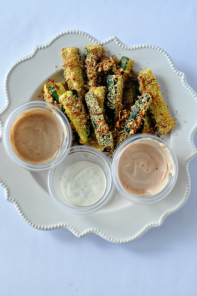 Baked Zucchini Sticks - a healthy take on a delicious side dish or appetizer! www.thirtyhandmadedays.com