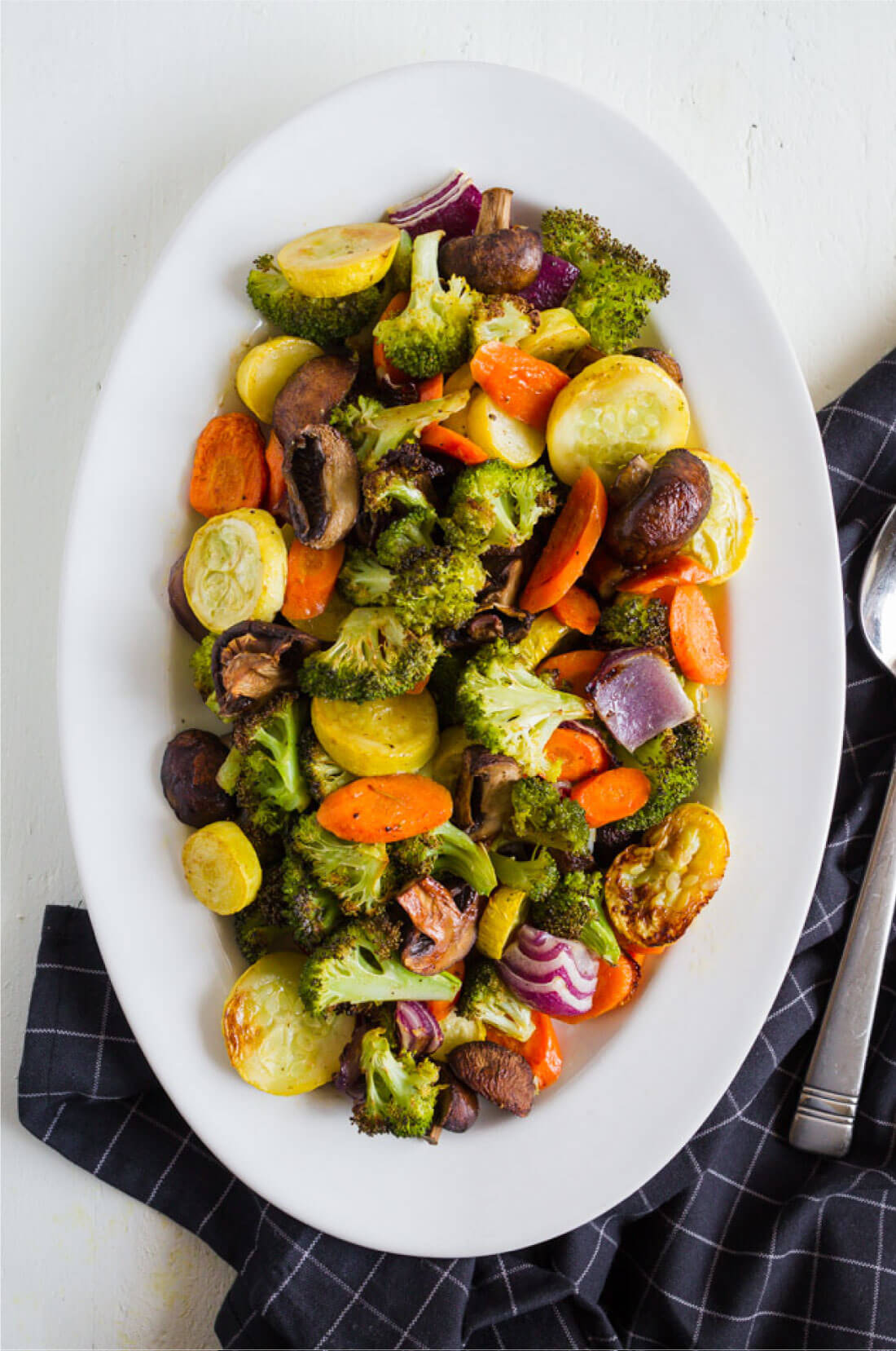 Easy Roasted Vegetables - use this way to make a healthy side dish with every meal. www.thirtyhandmadedays.com