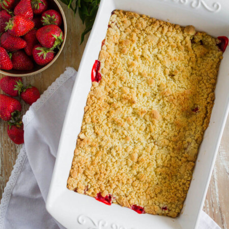 Strawberry Dump Cake - the easiest dessert recipe you'll ever make! www.thirtyhandmadedays.com