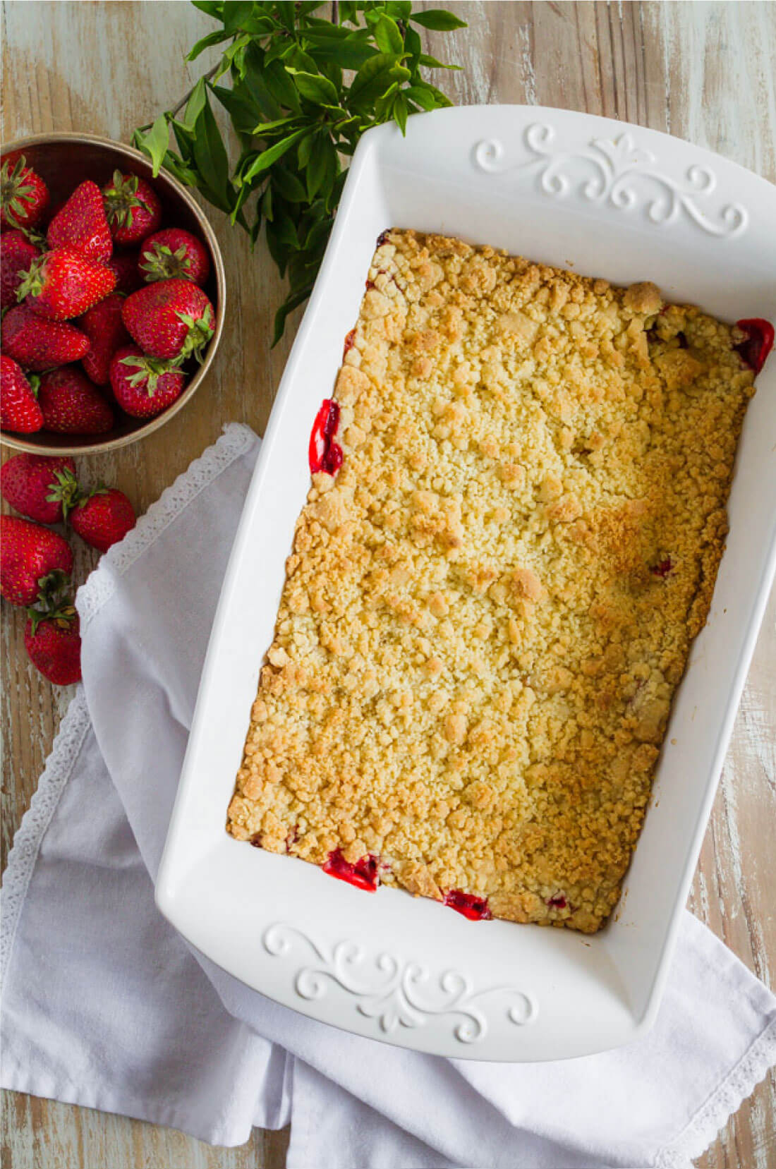 Strawberry Dump Cake - the easiest dessert recipe you'll ever make! www.thirtyhandmadedays.com