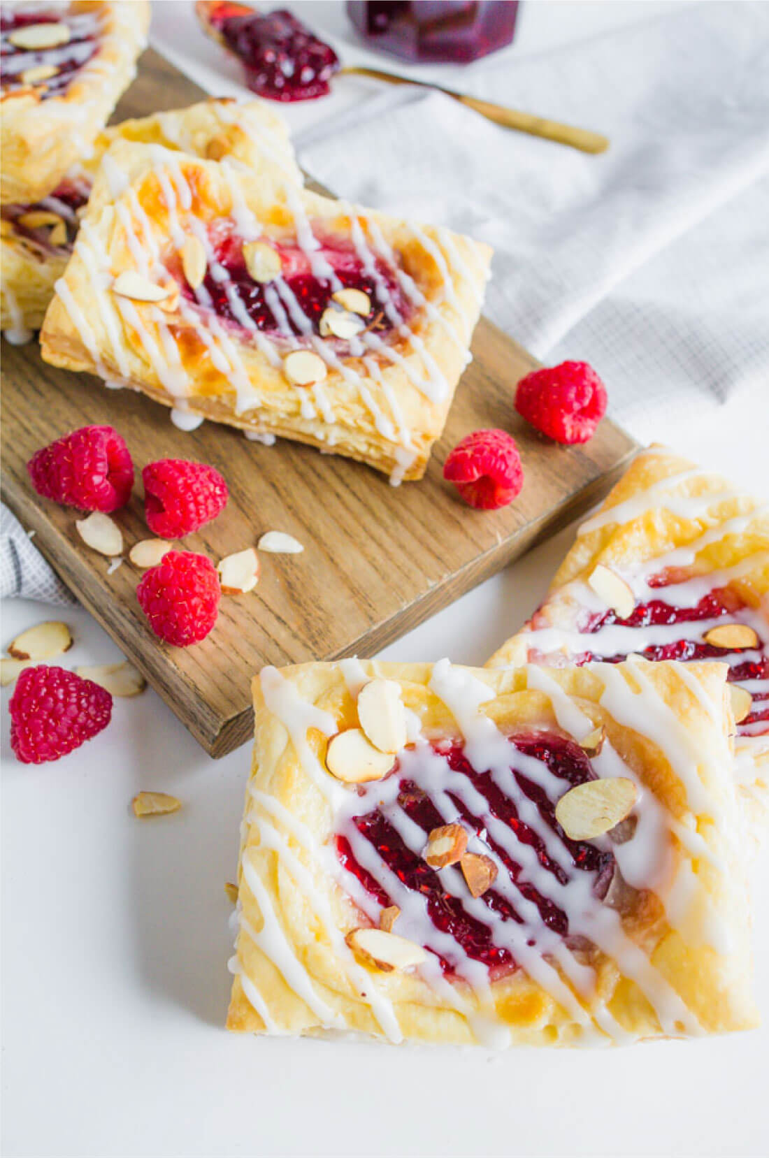 Raspberry roomkaas Deens-een gemakkelijk ontbijt of dessert gebak te maken vanuit huis.