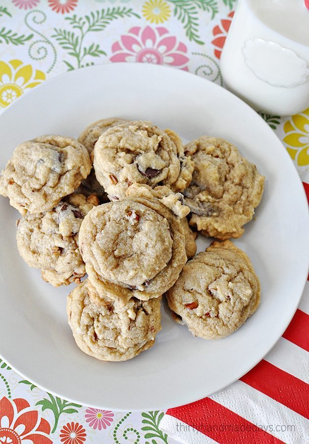 A yummy twist on a classic chocolate chip recipe - caramel and crunch make these cookies all the better. | Thirty Handmade Days