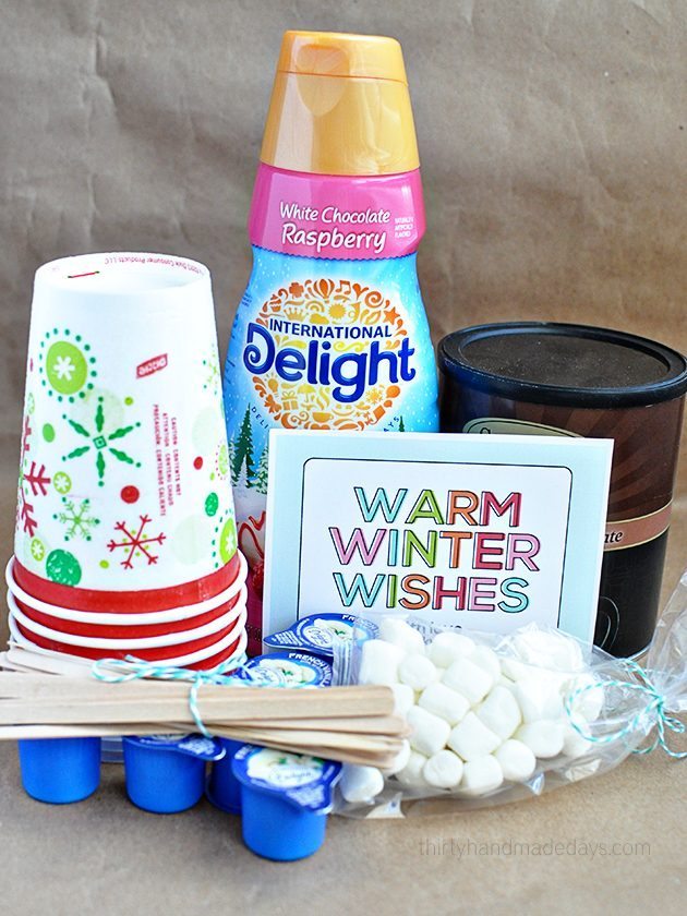The perfect holiday gift - a hot chocolate kit with supplies and a printable  | Thirty Handmade Days