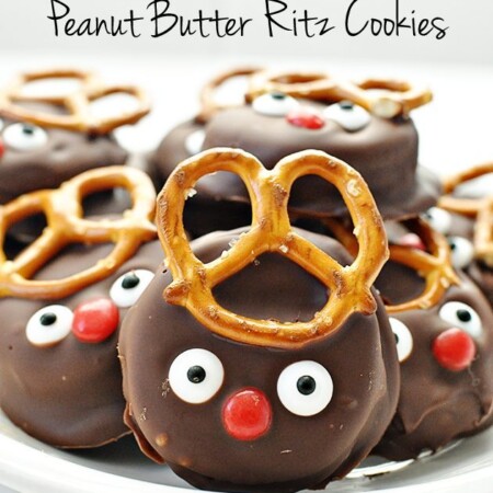 Super easy and fun reindeer peanut butter Ritz holiday cookies | Thirty Handmade Days