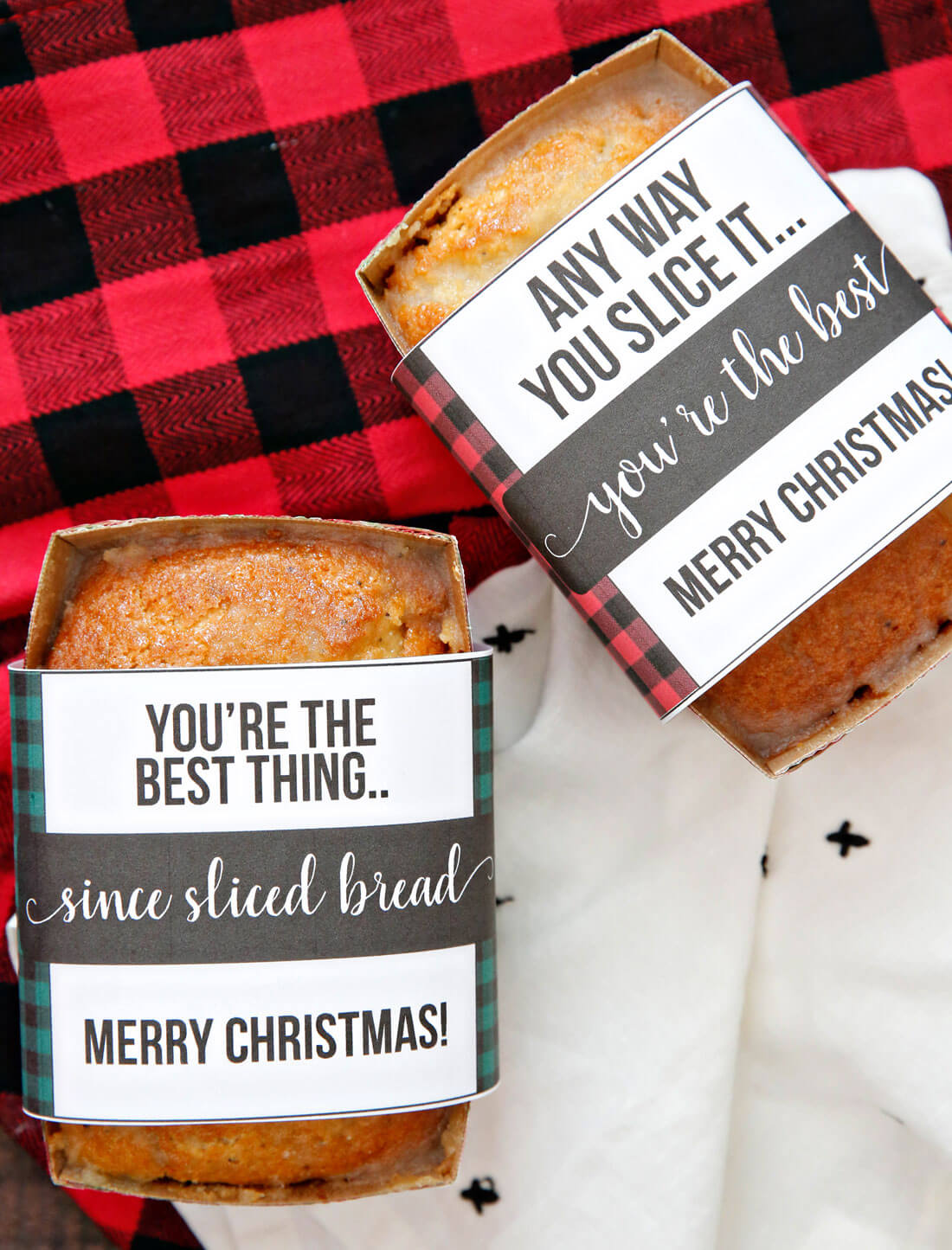 Christmas Bread Wrappers - use these cute printable wrappers to make your bread extra special. via www.thirtyhandmadedays.com