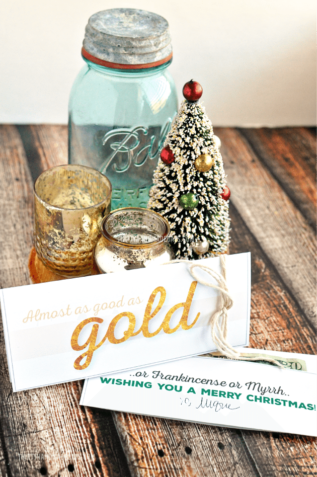 Printable Gold  Christmas Money Card Holder - perfect gift idea for the holidays hirtyhandmadedays.com